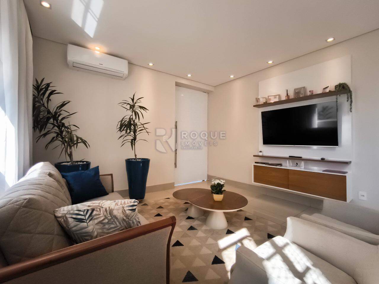 Casa em condomínio à venda no bairro Jardim Aquárius: SALA DE ESTAR