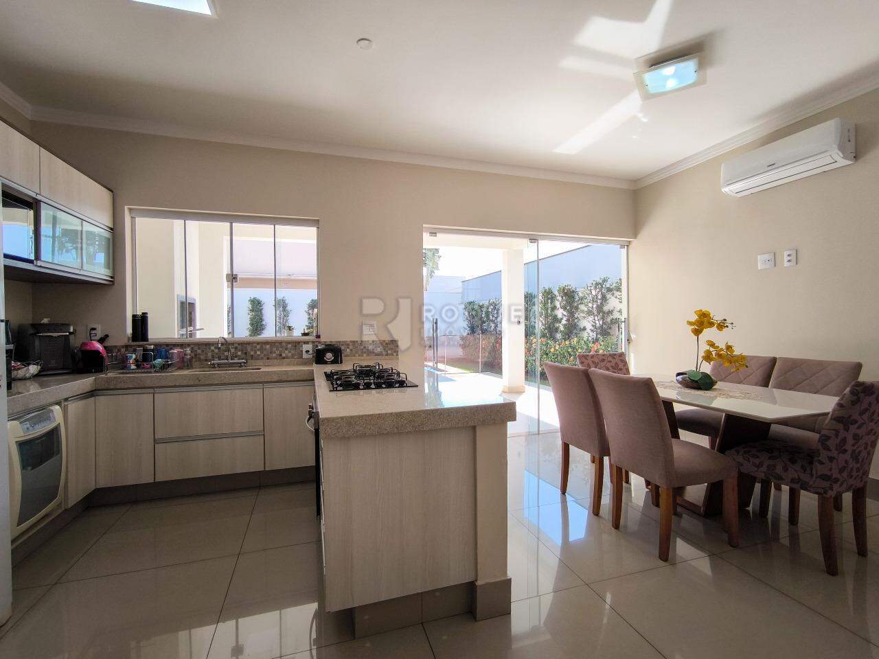 Casa em condomínio à venda no bairro Jardim Aquárius: COZINHA