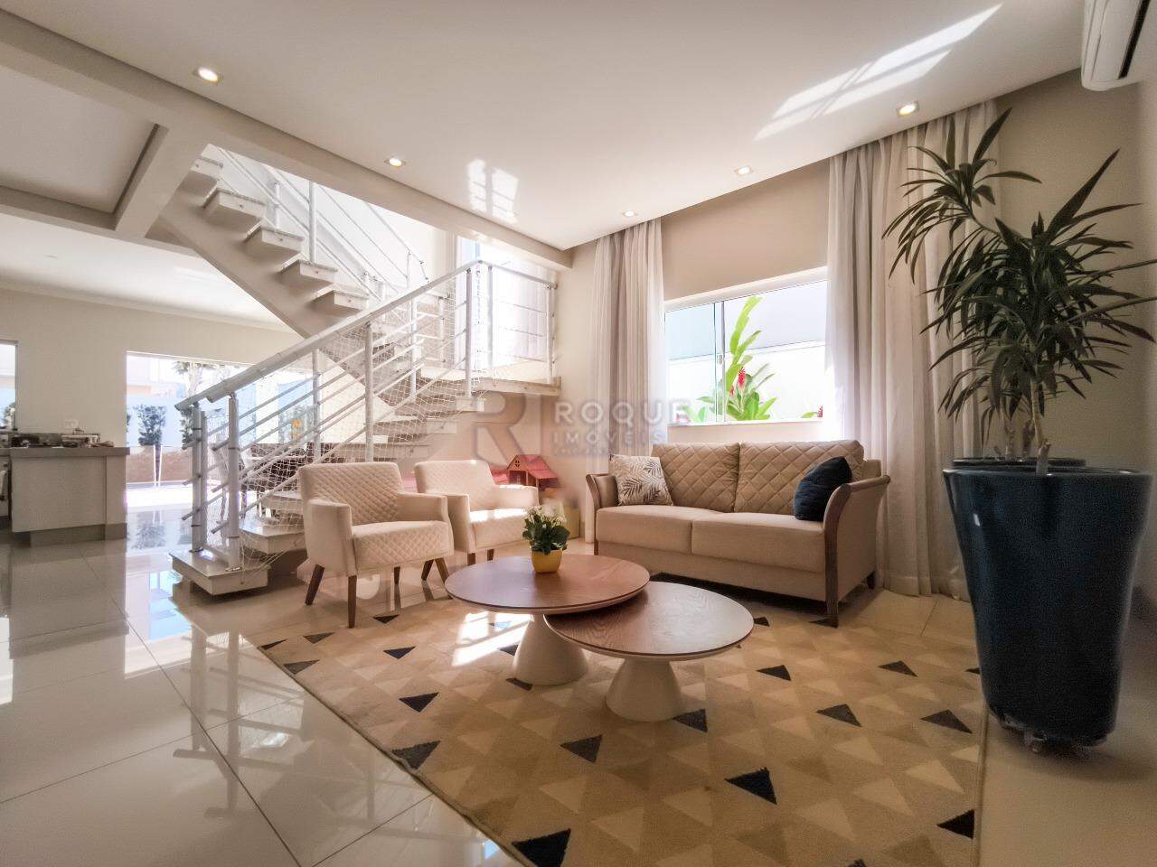Casa em condomínio à venda no bairro Jardim Aquárius: SALA DE ESTAR