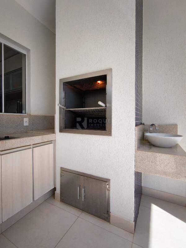 Casa em condomínio à venda no bairro Jardim Aquárius: CHURRASQUEIRA