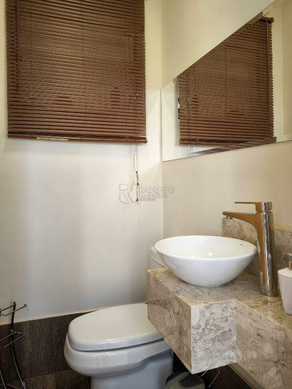 Casa em condomínio à venda no bairro Jardim Aquárius: LAVABO