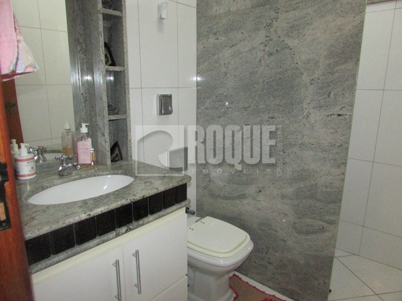 Casa Residencial à venda no bairro Vila Esteves: 