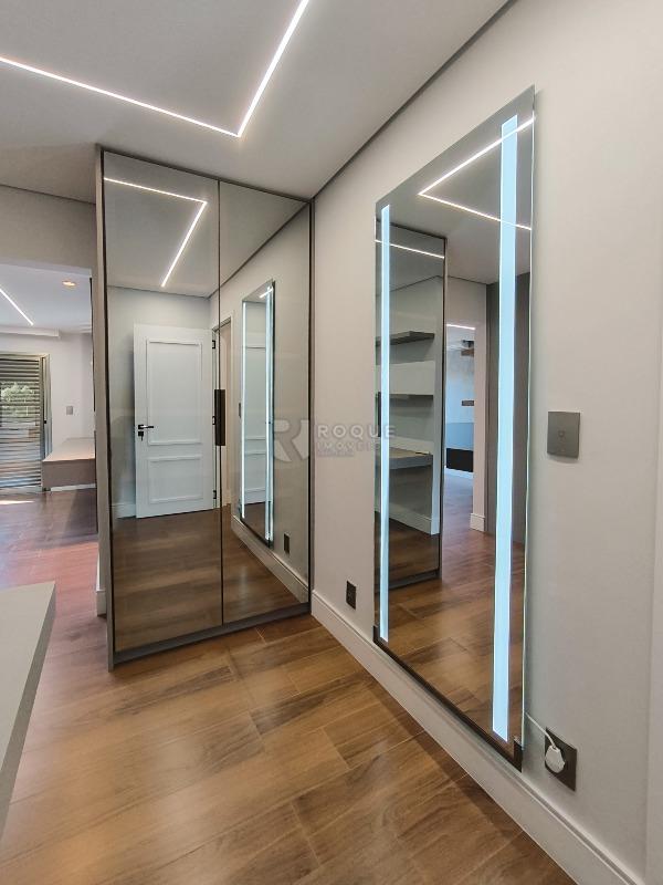 Casa em condomínio à venda no bairro Portal das Rosas: CLOSET SUÍTE 3