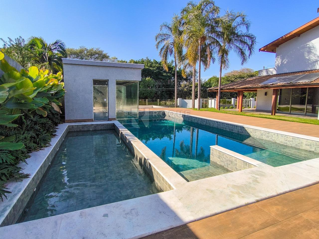 Casa em condomínio à venda no bairro Portal das Rosas: PISCINAS