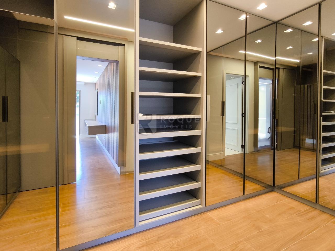 Casa em condomínio à venda no bairro Portal das Rosas: CLOSET SUÍTE 5