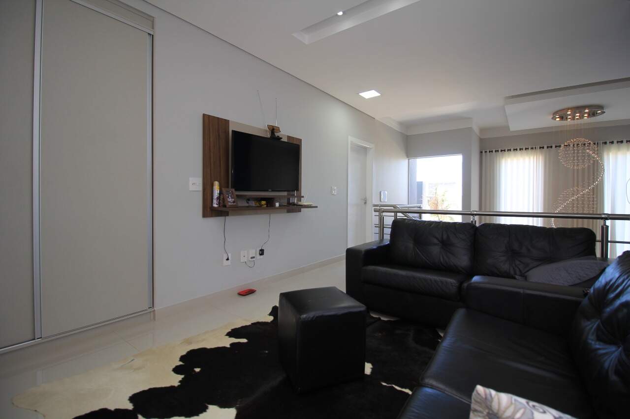 Casa em condomínio à venda no bairro Terras de São Bento II: SALA DE TV - HALL DORMITÓRIOS