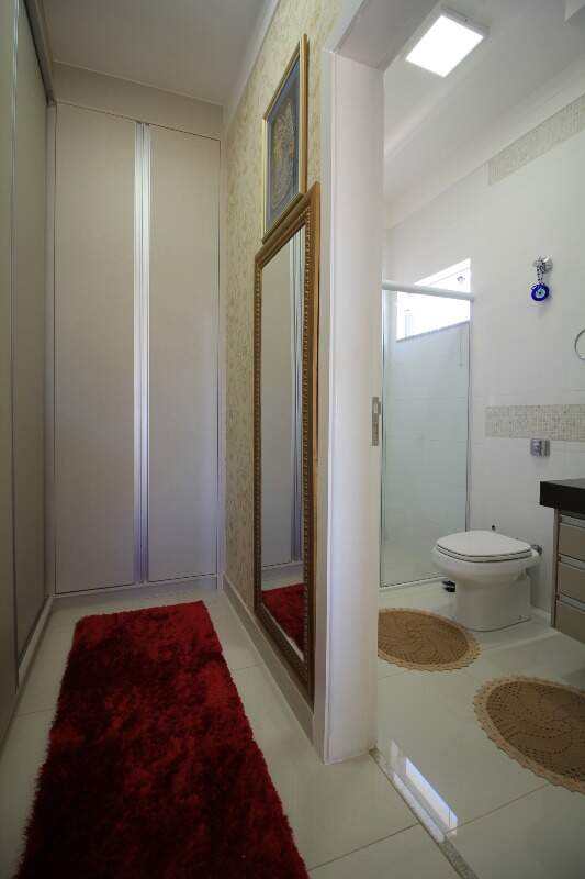 Casa em condomínio à venda no bairro Terras de São Bento II: SUÍTE 1 - CLOSET