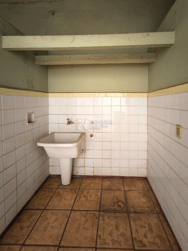 Casa Residencial à venda no bairro Centro: LAVANDERIA