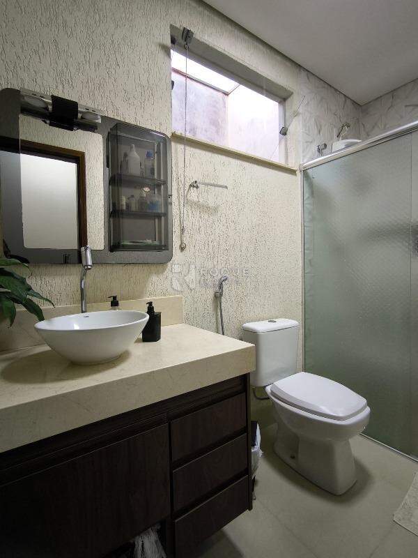 Casa Residencial à venda no bairro Jardim Ouro Verde: BANHEIRO SOCIAL