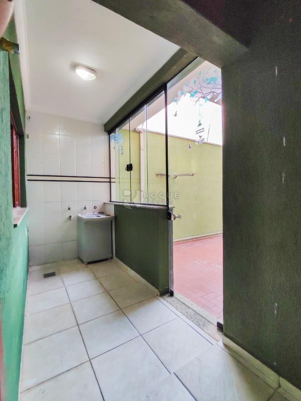 Casa Residencial à venda no bairro Jardim Residencial Santa Amália: ÁREA DE SERVIÇO