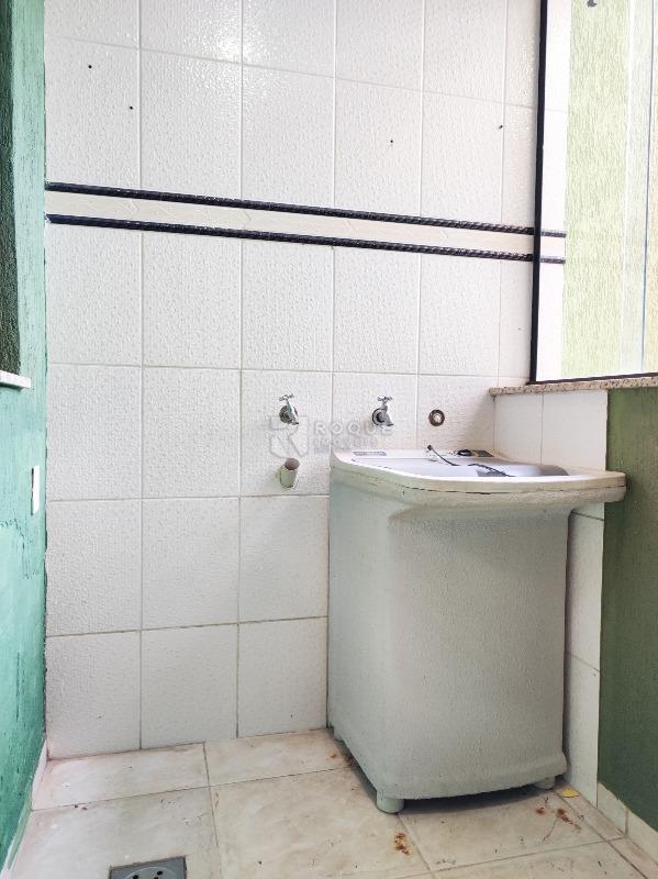 Casa Residencial à venda no bairro Jardim Residencial Santa Amália: LAVANDERIA