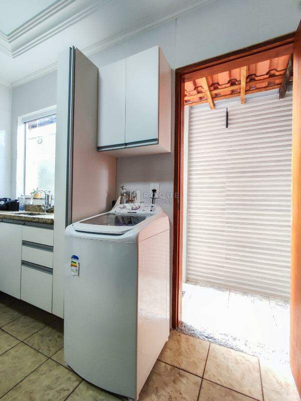 Casa Residencial à venda no bairro Vila Claudia: LAVANDERIA 2