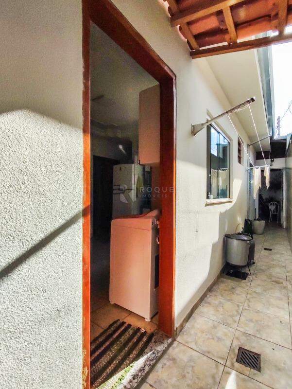 Casa Residencial à venda no bairro Vila Claudia: LATERAL EXTERNA