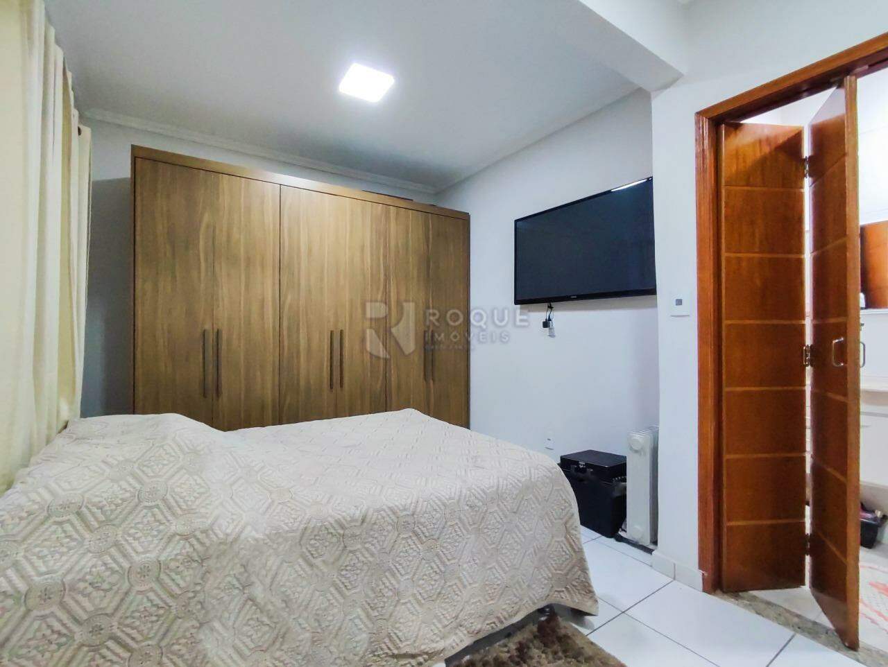 Casa Residencial à venda no bairro Vila Claudia: SUÍTE