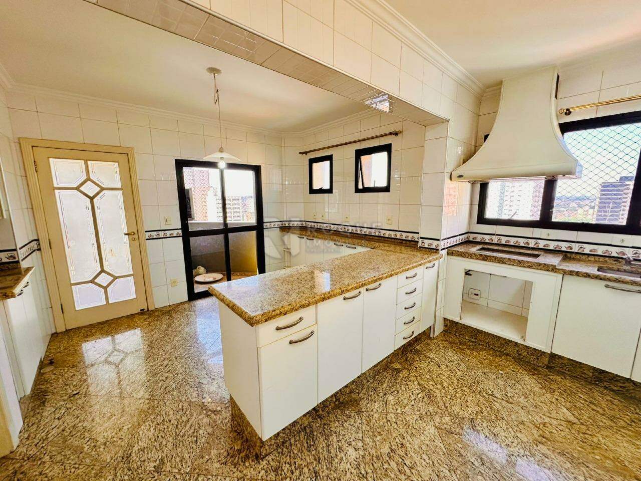 Apartamento à venda no bairro Centro: COZINHA