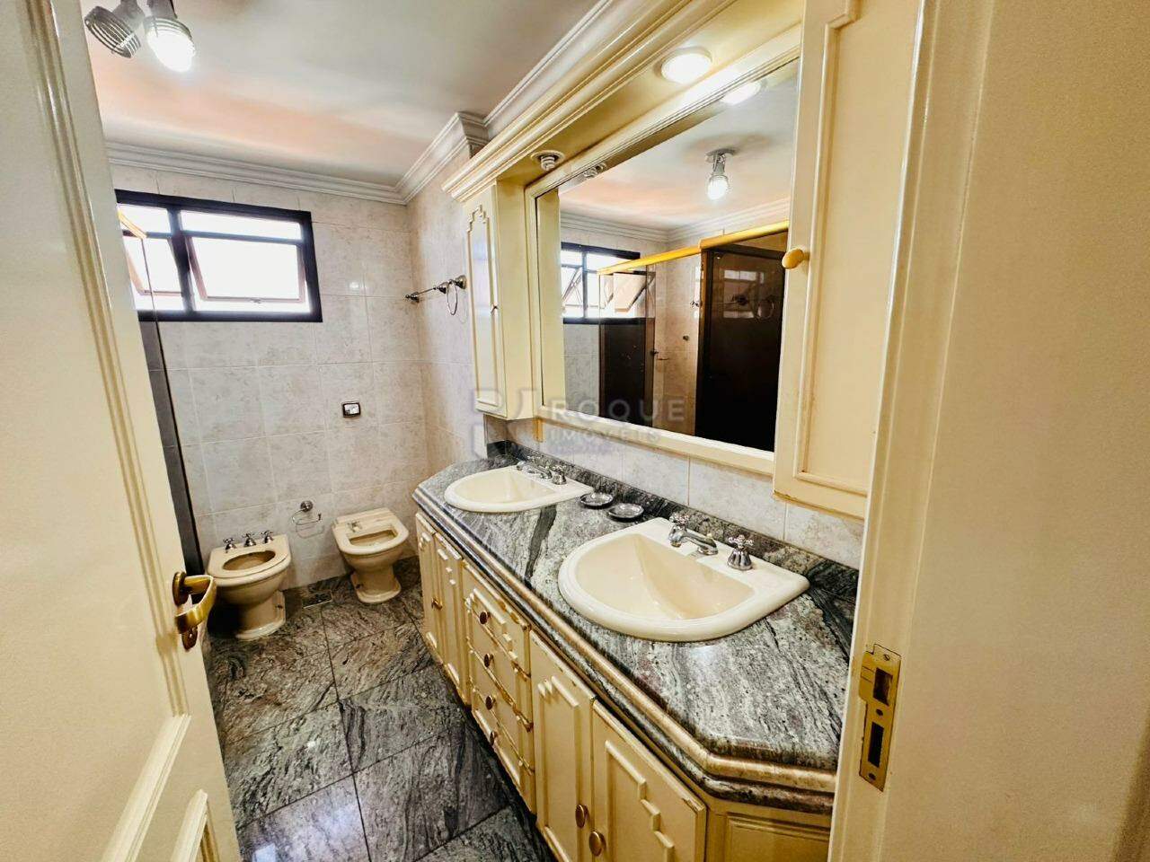 Apartamento à venda no bairro Centro: WC SUITE 1