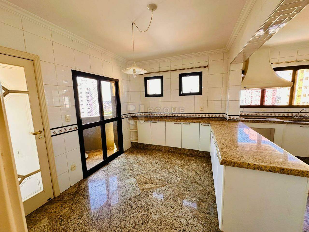 Apartamento à venda no bairro Centro: COZINHA