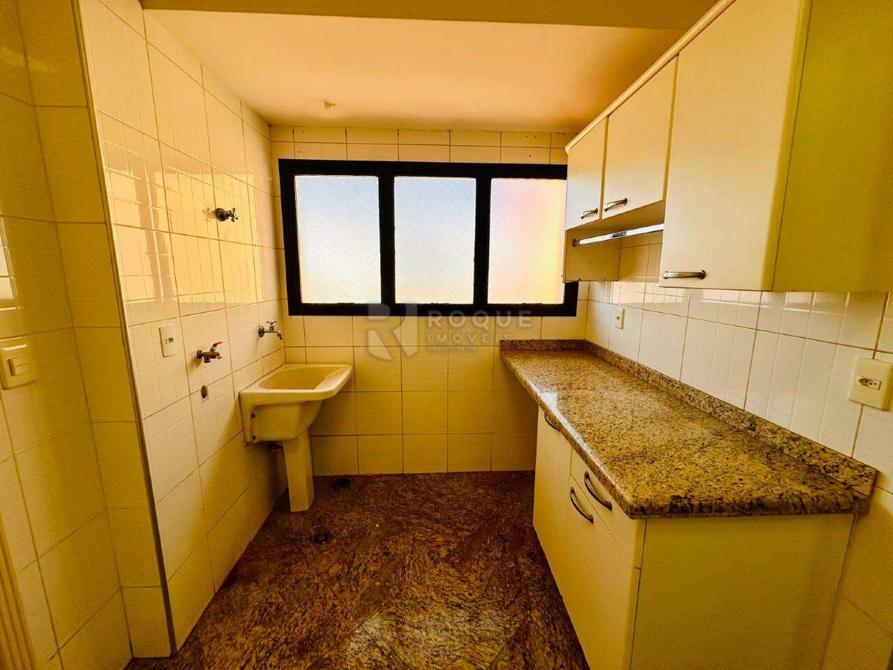 Apartamento à venda no bairro Centro: LAVANDERIA 