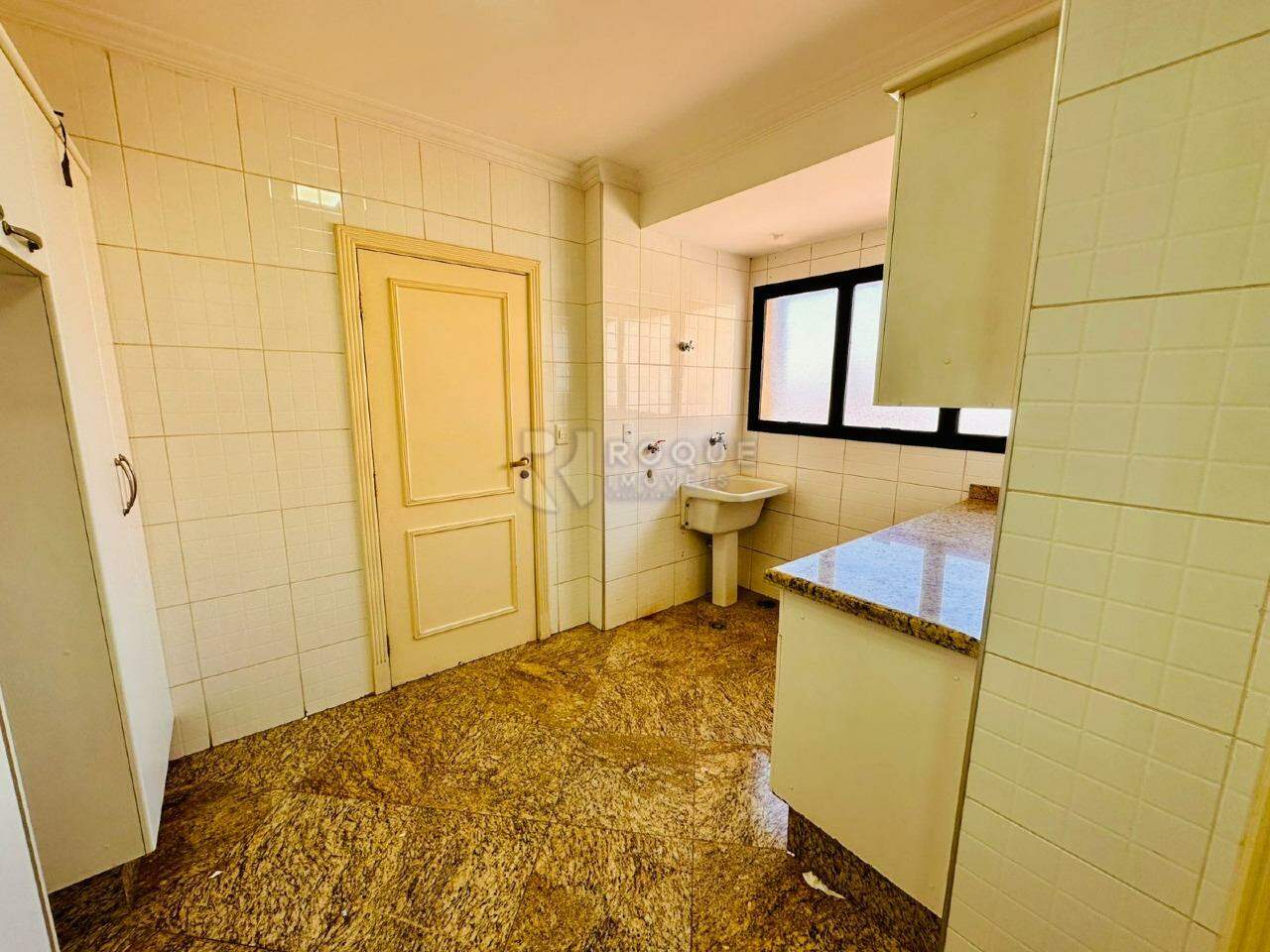 Apartamento à venda no bairro Centro: LAVANDERIA 