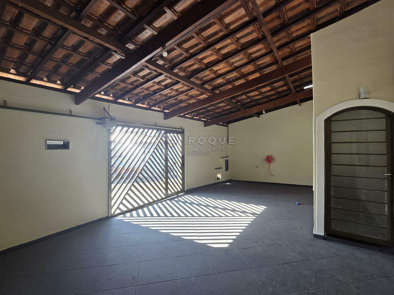 Casa Residencial para aluguel no bairro Jardim Olga Veroni: Garagem