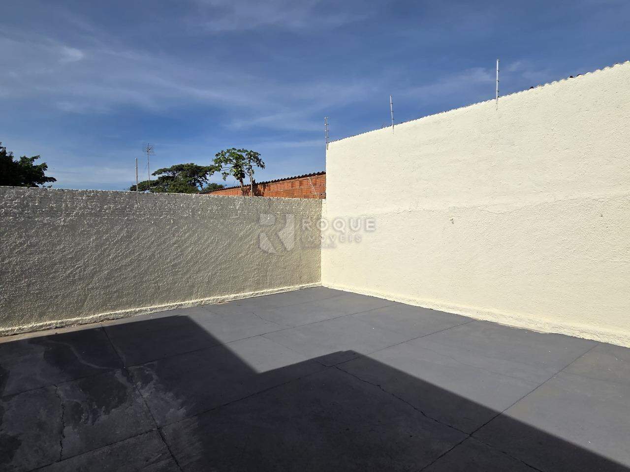 Casa Residencial para aluguel no bairro Jardim Olga Veroni: Fundos