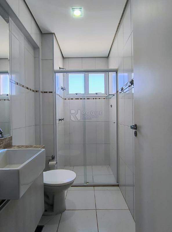 Apartamento à venda no bairro Jardim Residencial Francisco Cruãnes: WC Suíte