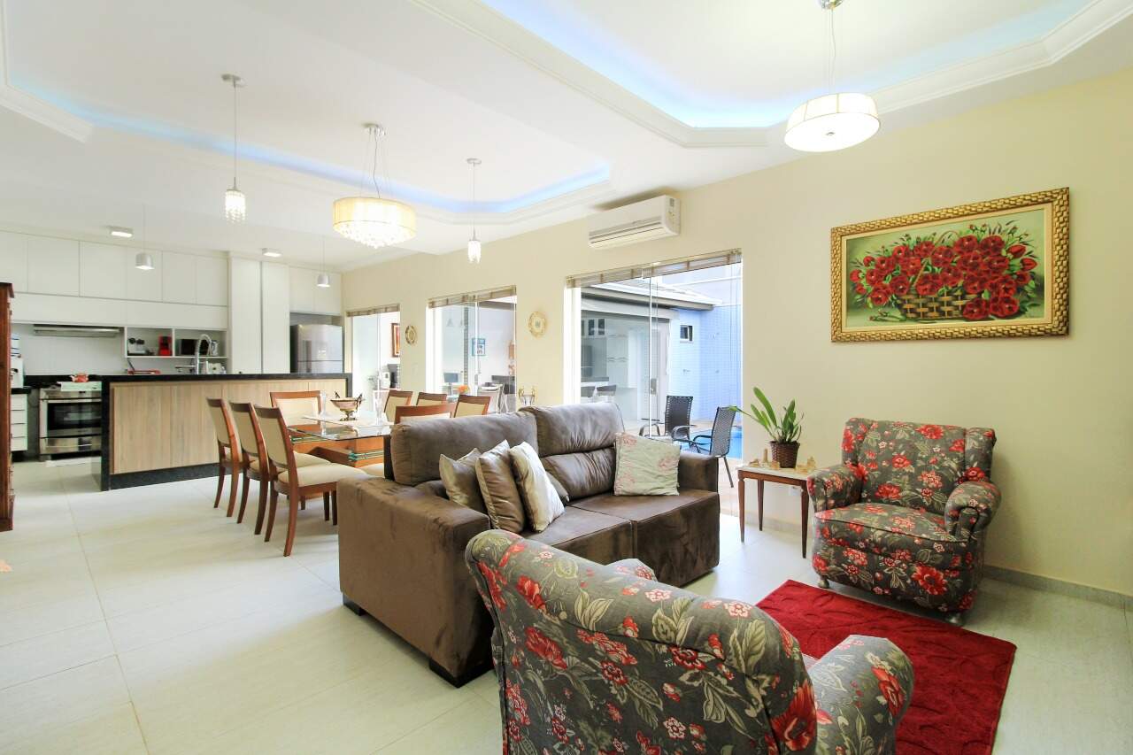 Casa em condomínio à venda no bairro Parque Residencial Roland: SALA
