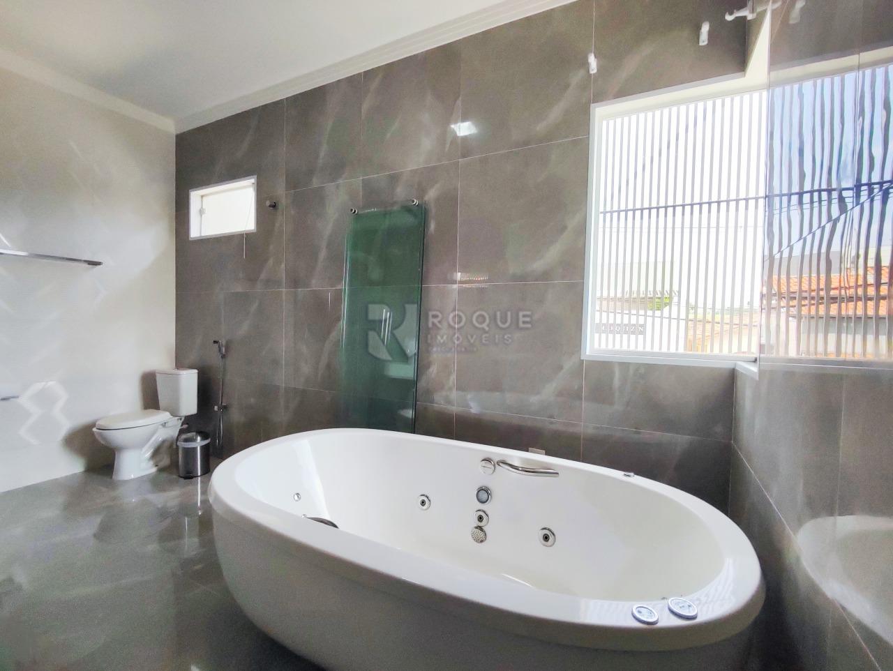 Casa Residencial à venda no bairro Jardim Nossa Senhora do Amparo: BANHEIRA SUÍTE