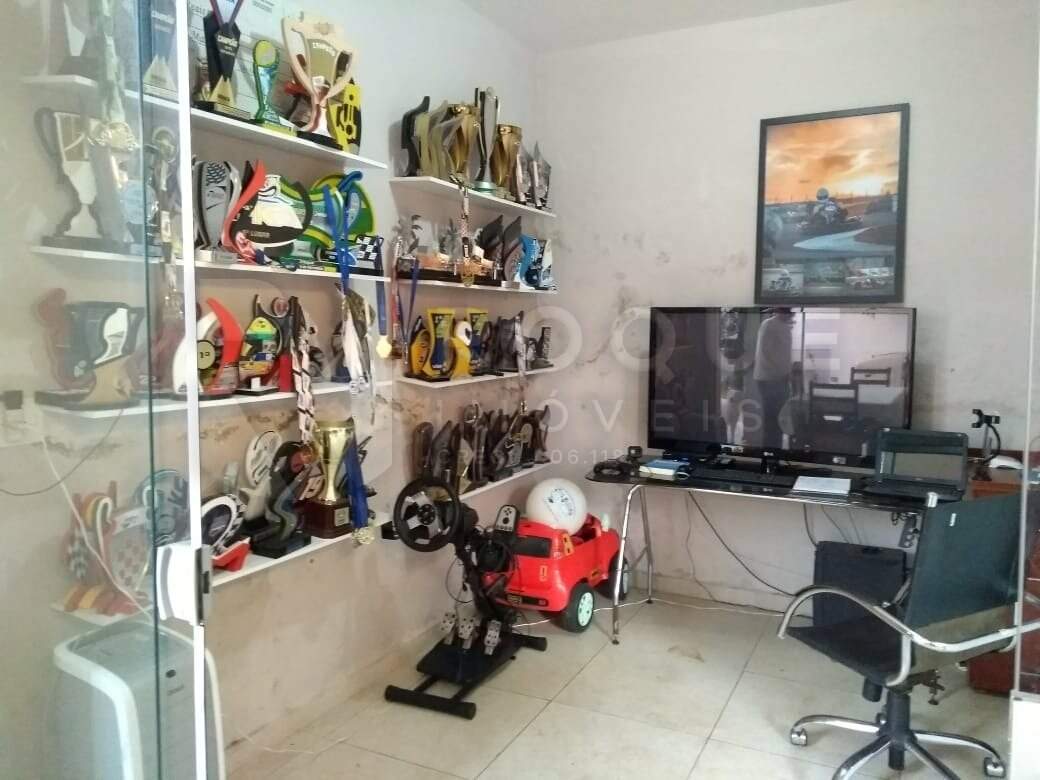 Casa Residencial à venda no bairro Vila Rocha: 