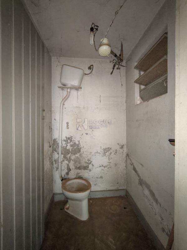 Casa Comercial à venda no bairro Centro: BANHEIRO ÁREA DE SERVIÇO