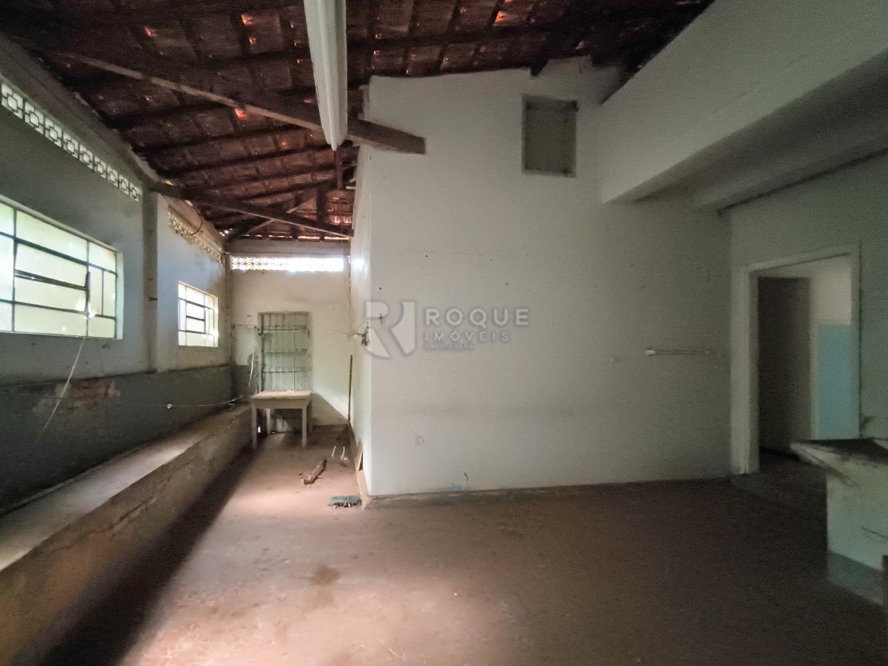 Casa Comercial à venda no bairro Centro: ÁREA DE SERVIÇO