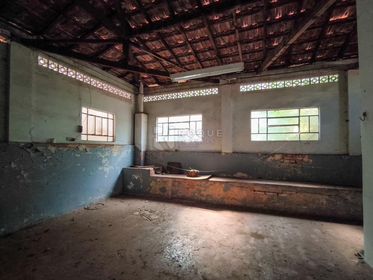 Casa Comercial à venda no bairro Centro: ÁREA DE SERVIÇO