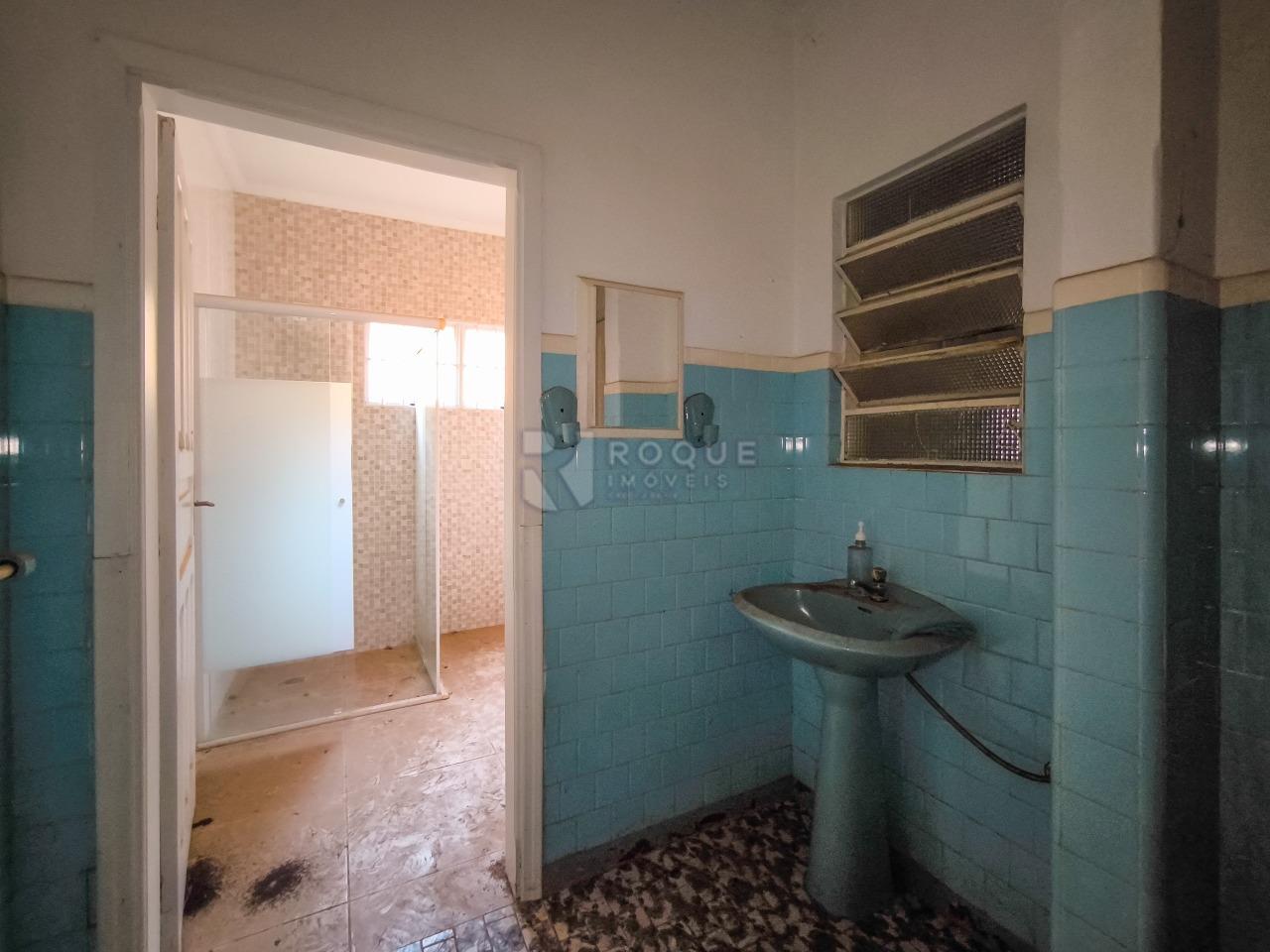 Casa Comercial à venda no bairro Centro: LAVABO