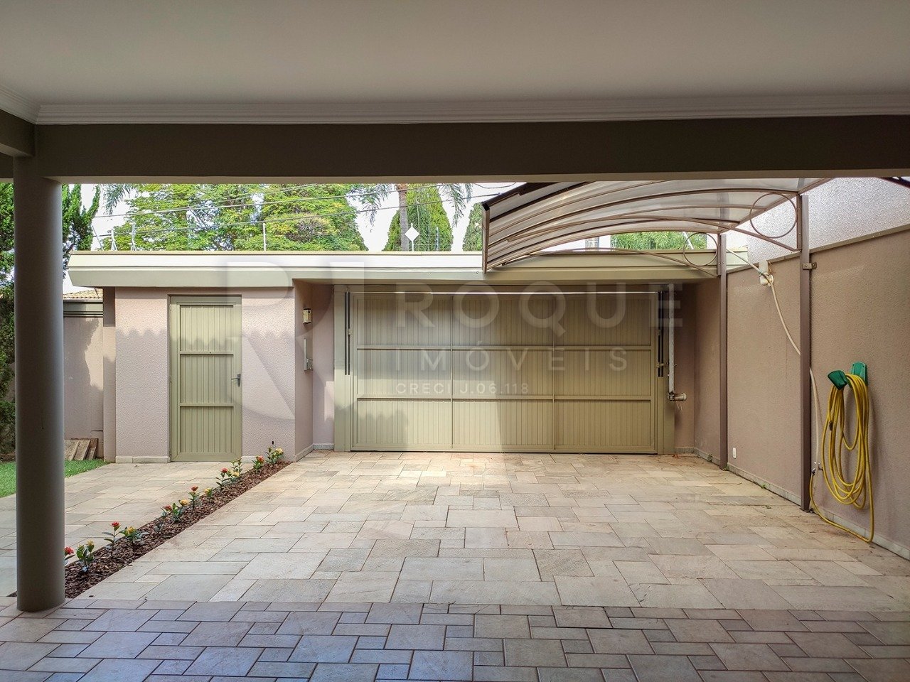 Casa em condomínio à venda no bairro Jardim Aquárius: 