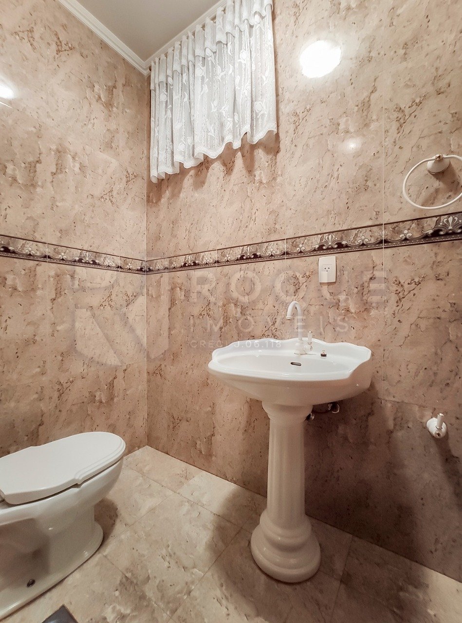 Casa em condomínio à venda no bairro Jardim Aquárius: 