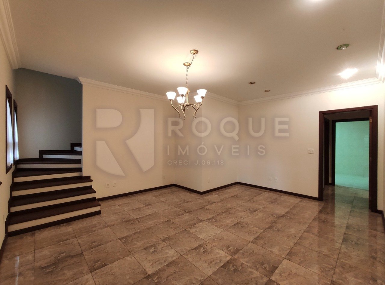 Casa em condomínio à venda no bairro Jardim Aquárius: 