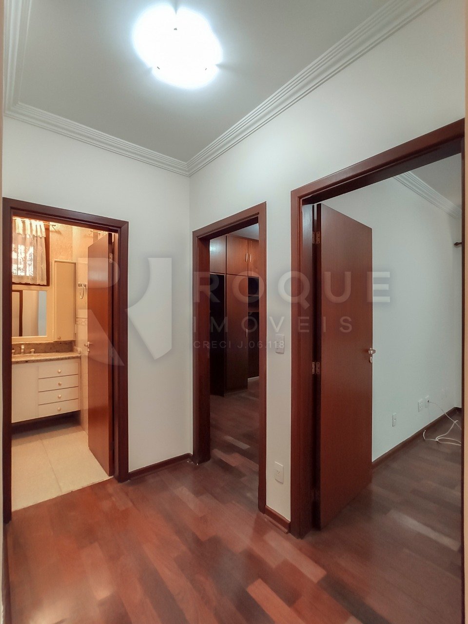 Casa em condomínio à venda no bairro Jardim Aquárius: 