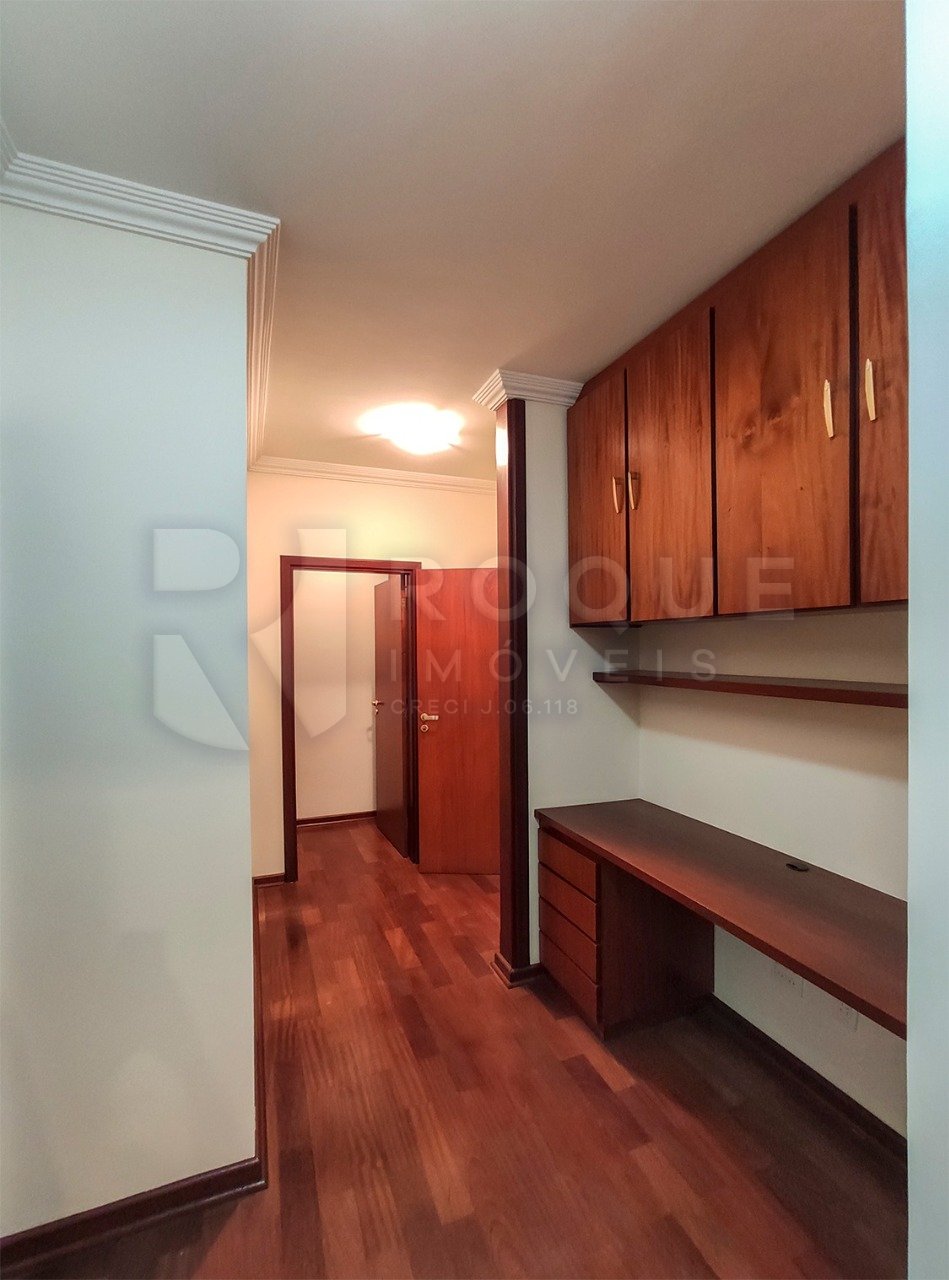 Casa em condomínio à venda no bairro Jardim Aquárius: 