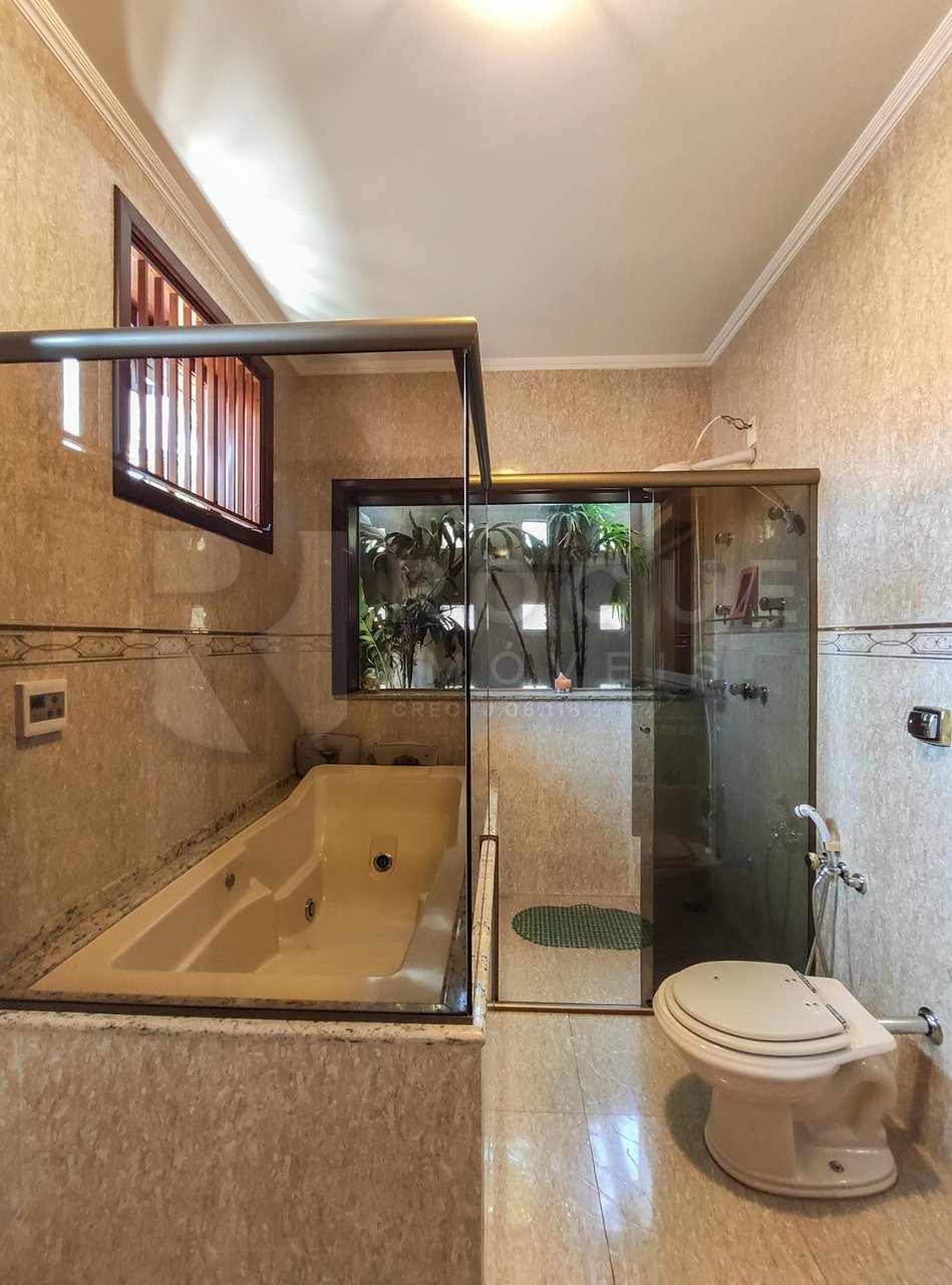 Casa em condomínio à venda no bairro Jardim Aquárius: 