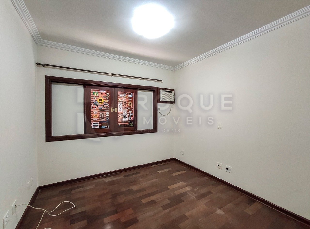 Casa em condomínio à venda no bairro Jardim Aquárius: 