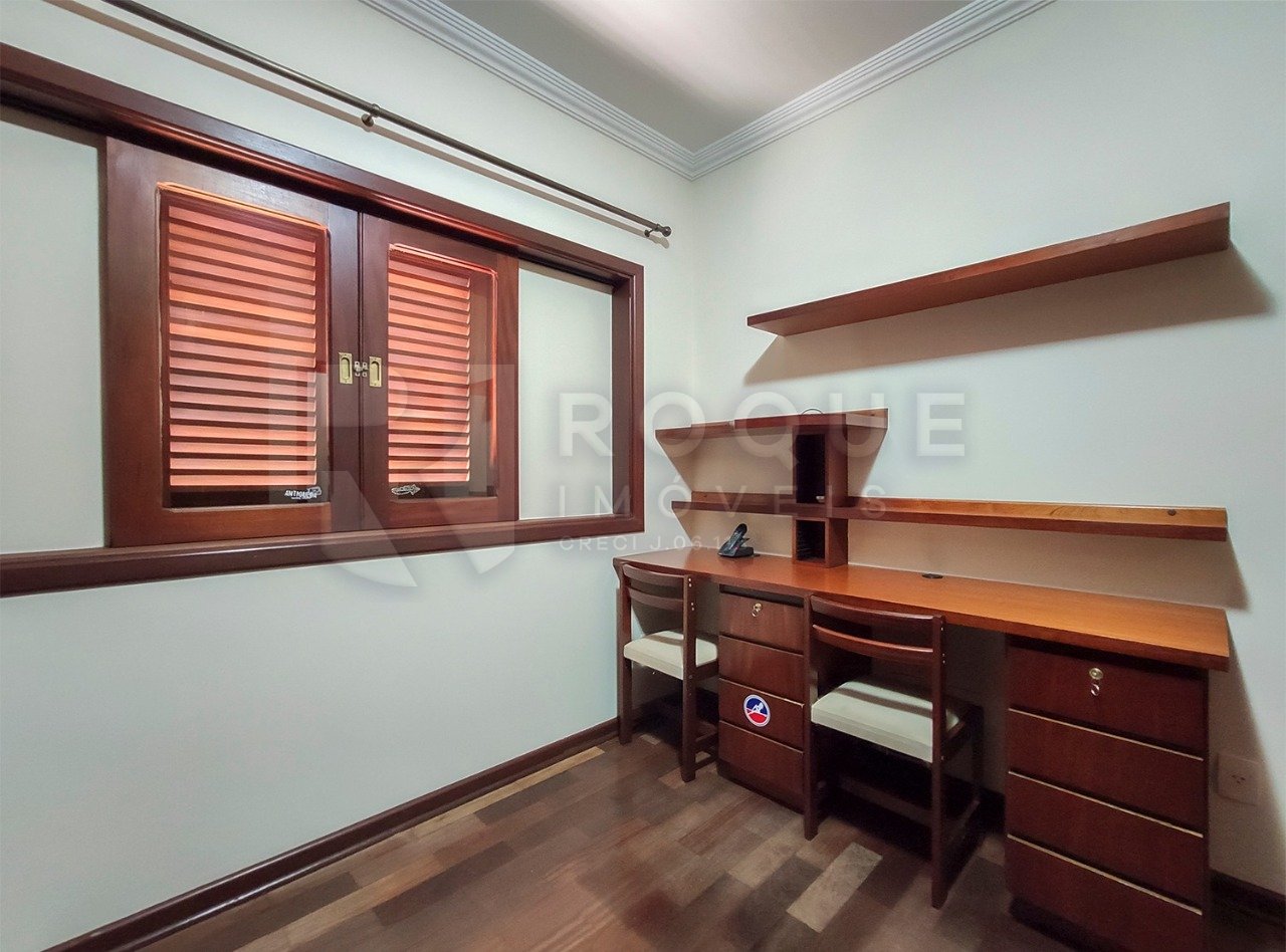 Casa em condomínio à venda no bairro Jardim Aquárius: 