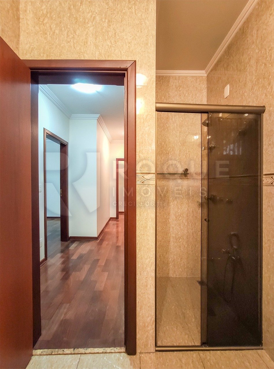 Casa em condomínio à venda no bairro Jardim Aquárius: 