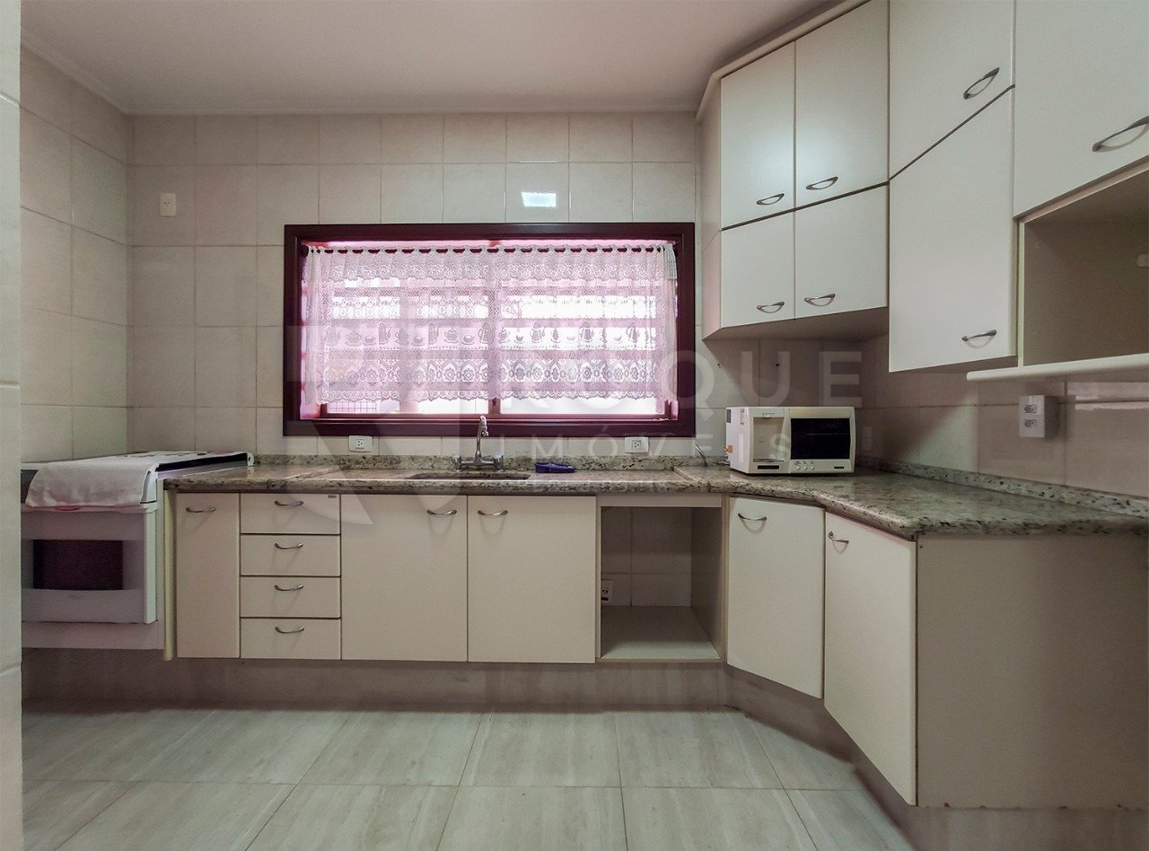 Casa em condomínio à venda no bairro Jardim Aquárius: 