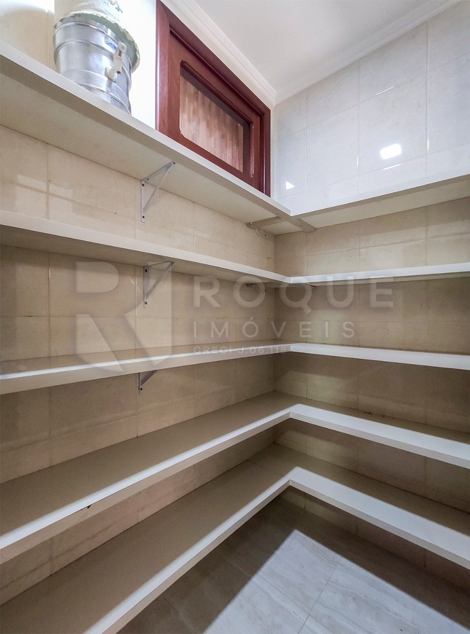 Casa em condomínio à venda no bairro Jardim Aquárius: 