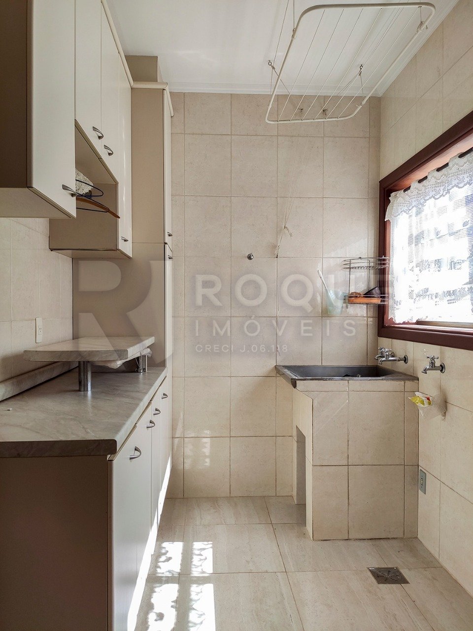 Casa em condomínio à venda no bairro Jardim Aquárius: 