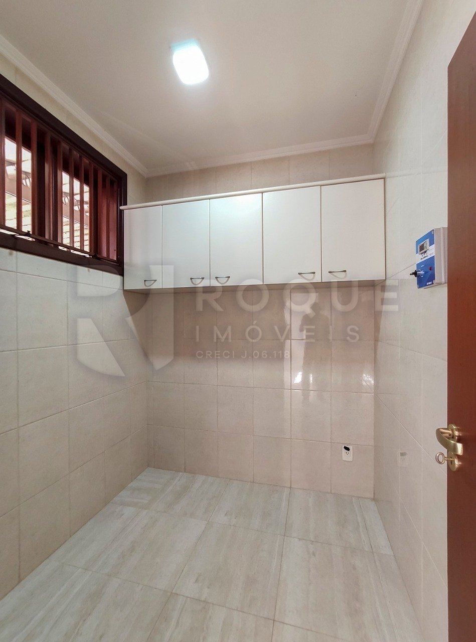 Casa em condomínio à venda no bairro Jardim Aquárius: 