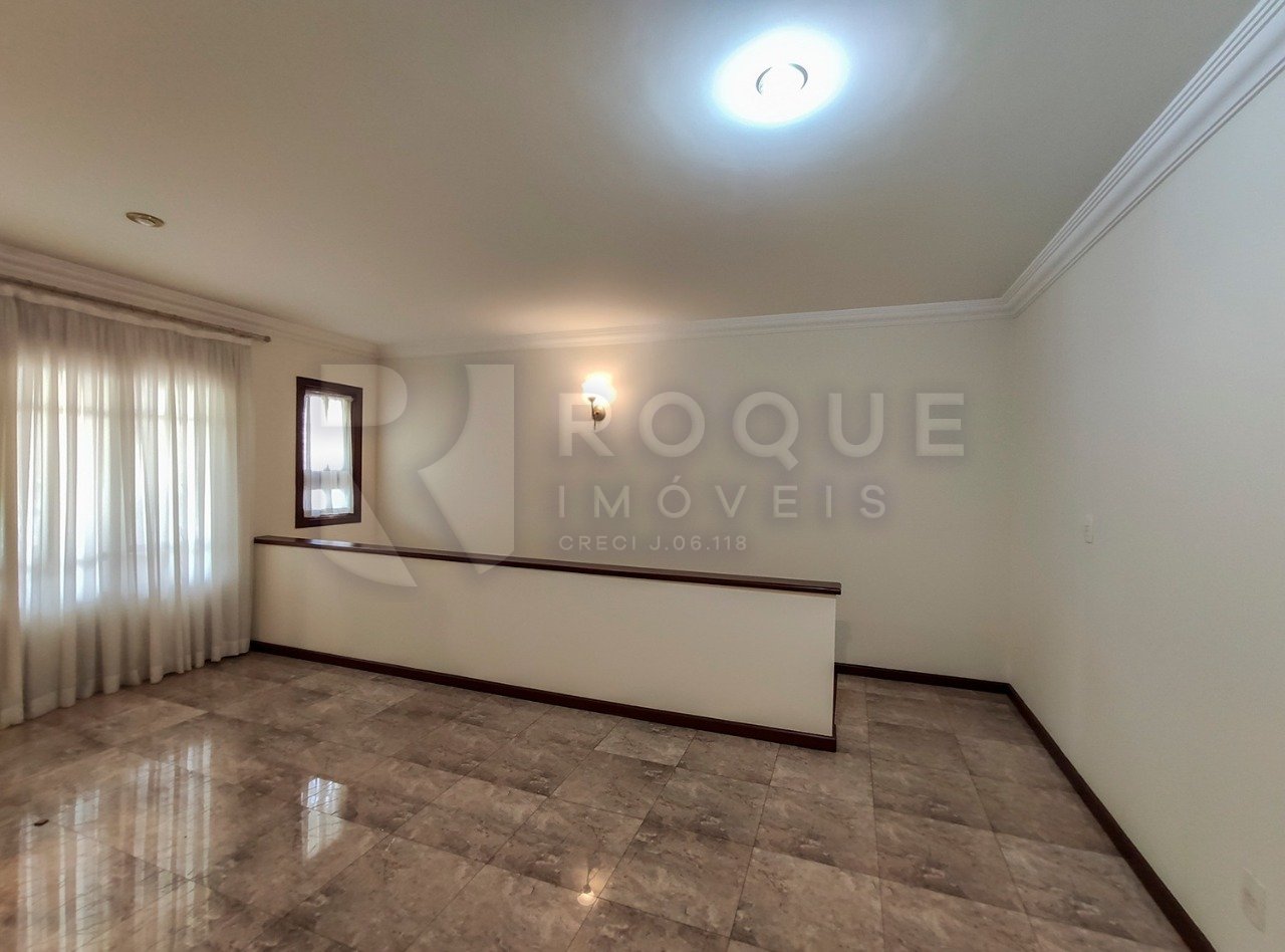 Casa em condomínio à venda no bairro Jardim Aquárius: 