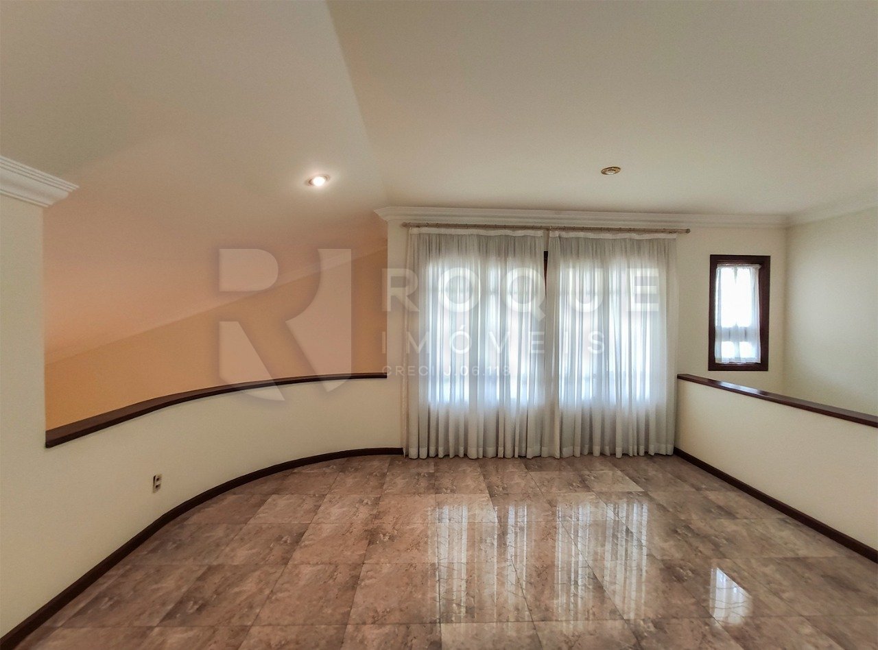 Casa em condomínio à venda no bairro Jardim Aquárius: 