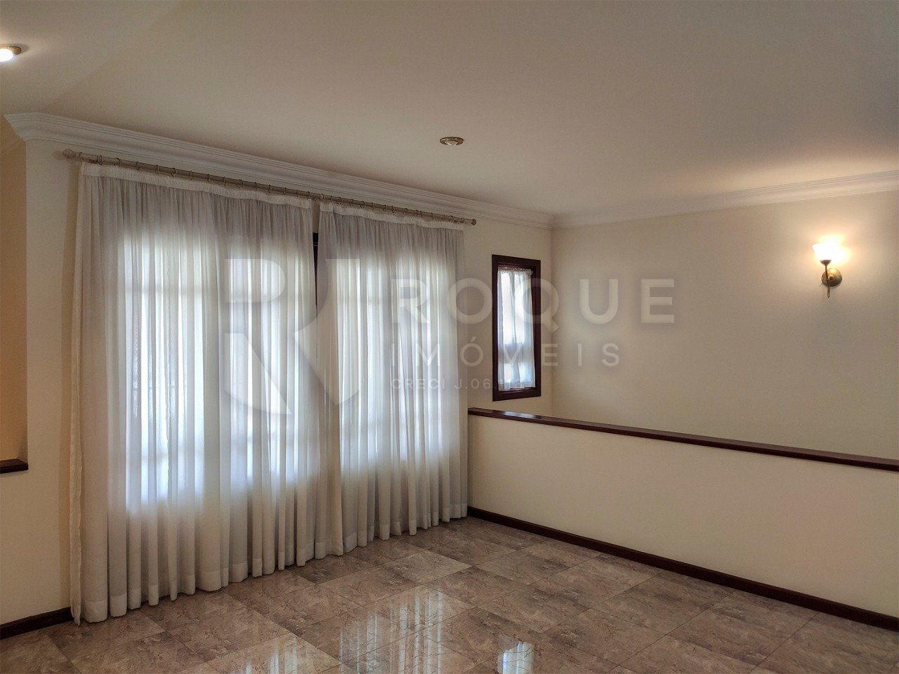 Casa em condomínio à venda no bairro Jardim Aquárius: 