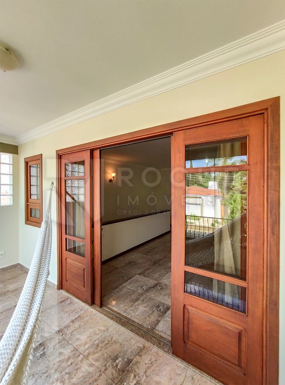 Casa em condomínio à venda no bairro Jardim Aquárius: 